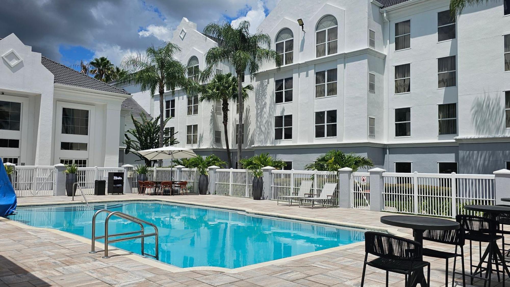 Surestay Plus By Best Western Orlando Lake Buena Vista Esterno foto